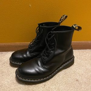 1460 Women’s Smooth Leather Lace Up Boots